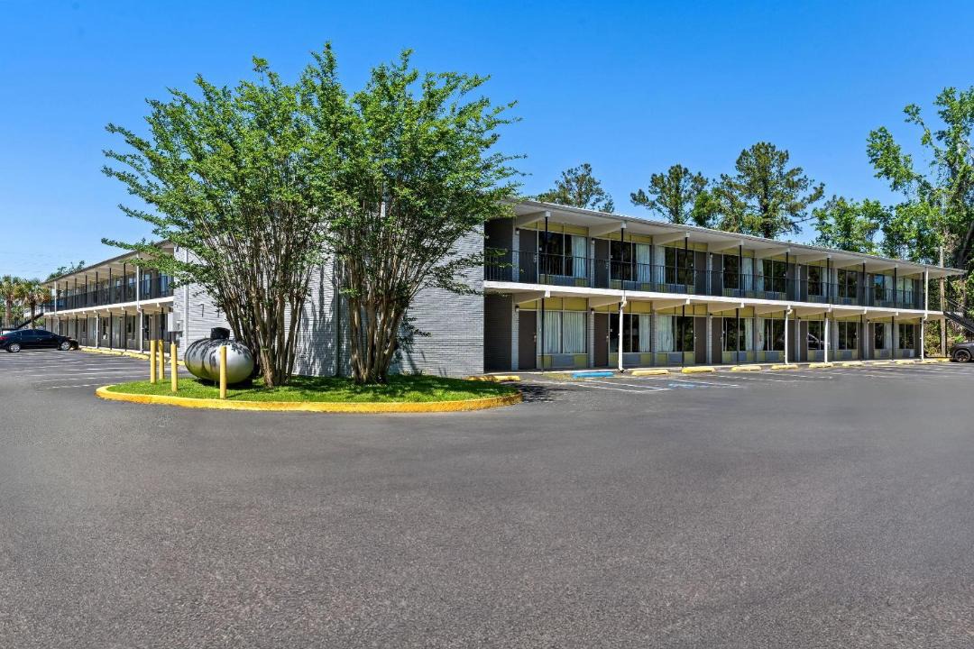 Photo of Others in Jennings