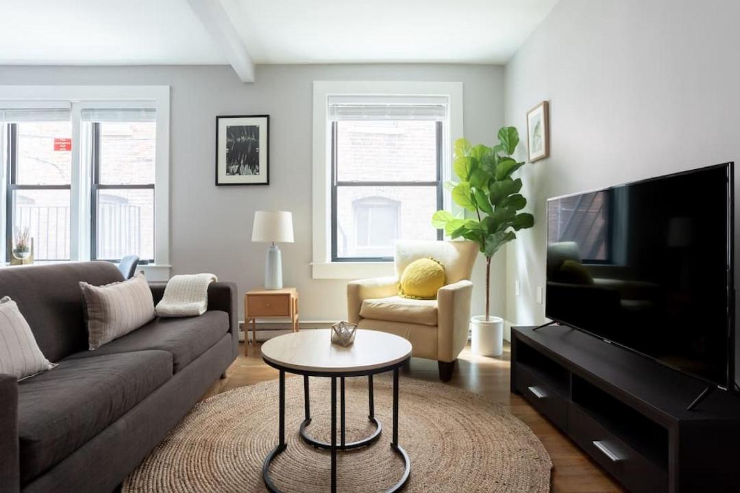 Photo of Livingroom in Theatre District