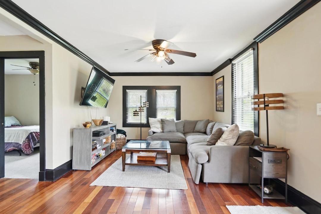 Photo of Others in White Hall