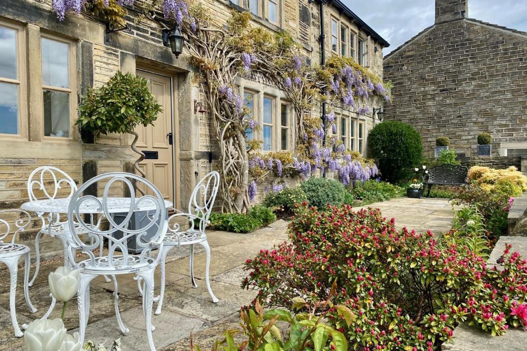 Photo of Others in Almondbury