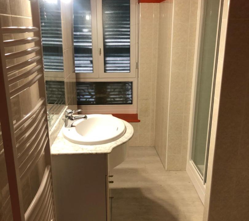 Photo of Bathroom in Massiac