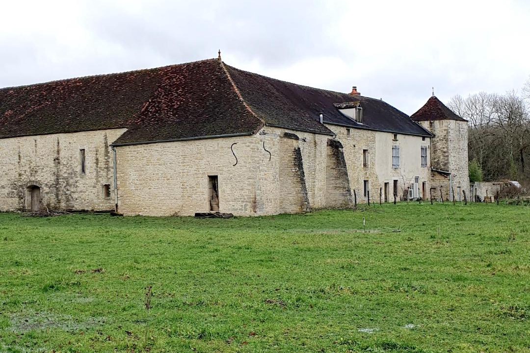 Photo of Buildings in Quincerot