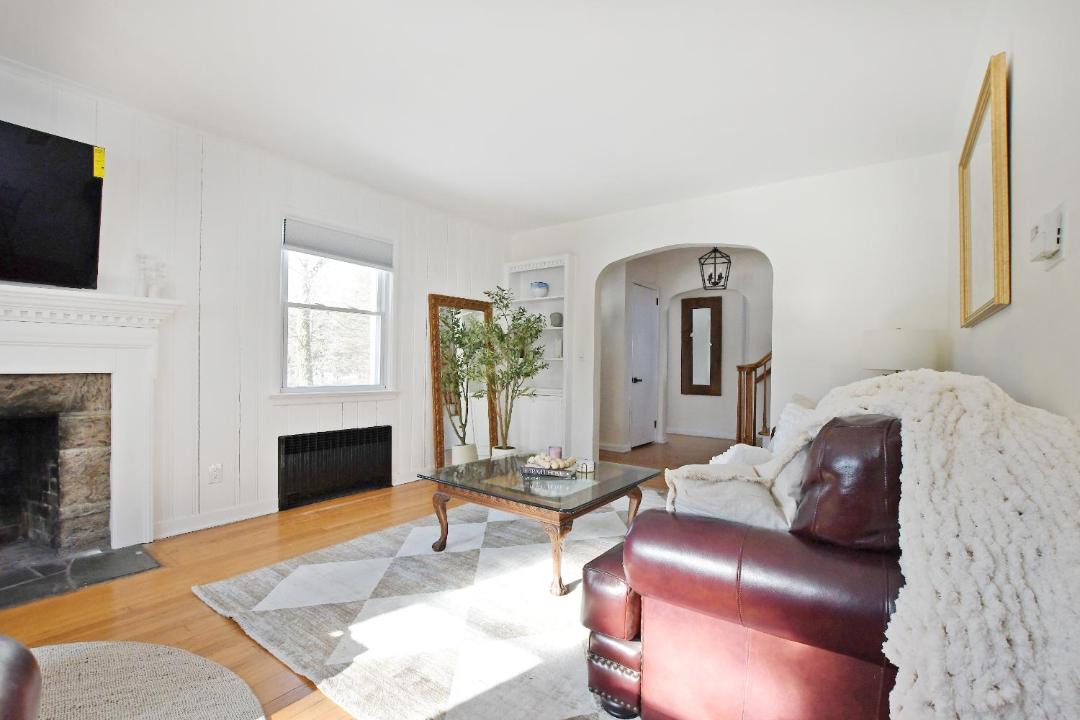 Photo of Livingroom in East Setauket