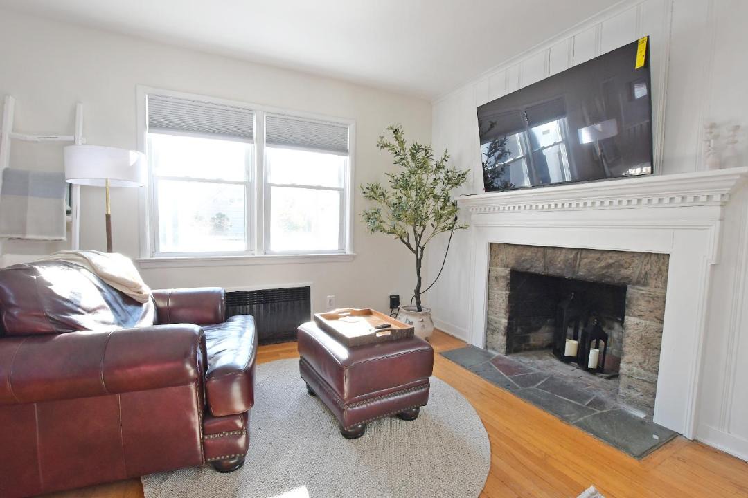 Photo of Livingroom in East Setauket
