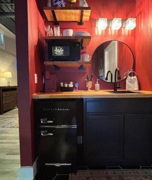 Photo of Kitchen in Eureka Springs Historic District