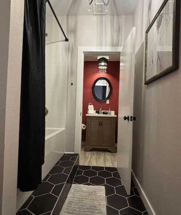 Photo of Bathroom in Eureka Springs Historic District