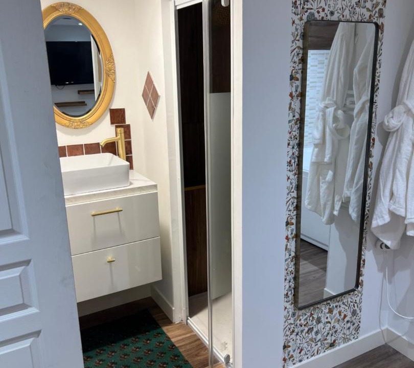 Photo of Others in Guecelard