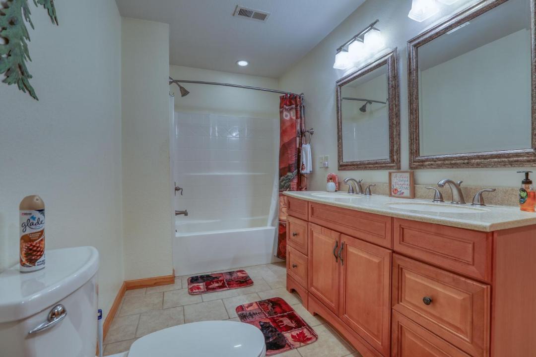 Photo of Bathroom in Cosby