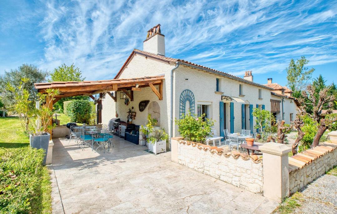 Photo of Others in Bosset