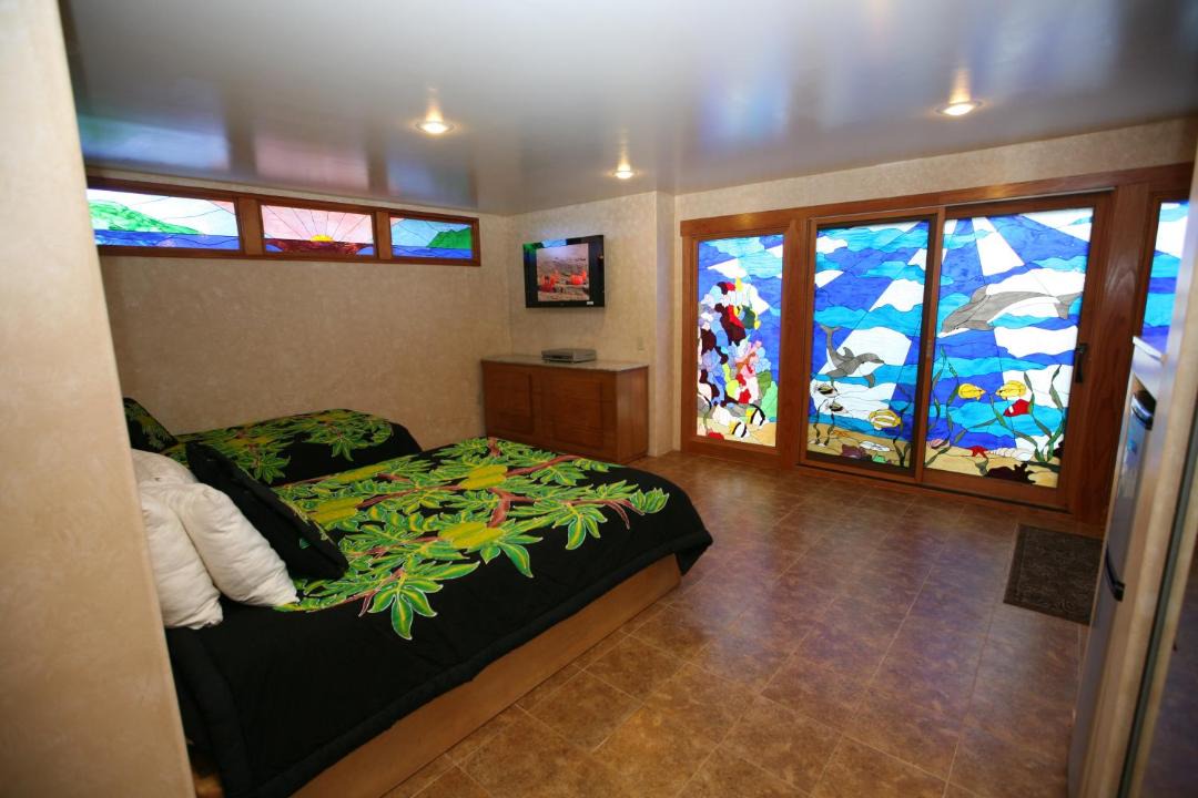 Photo of Bedroom in Historic Lahaina Front Street