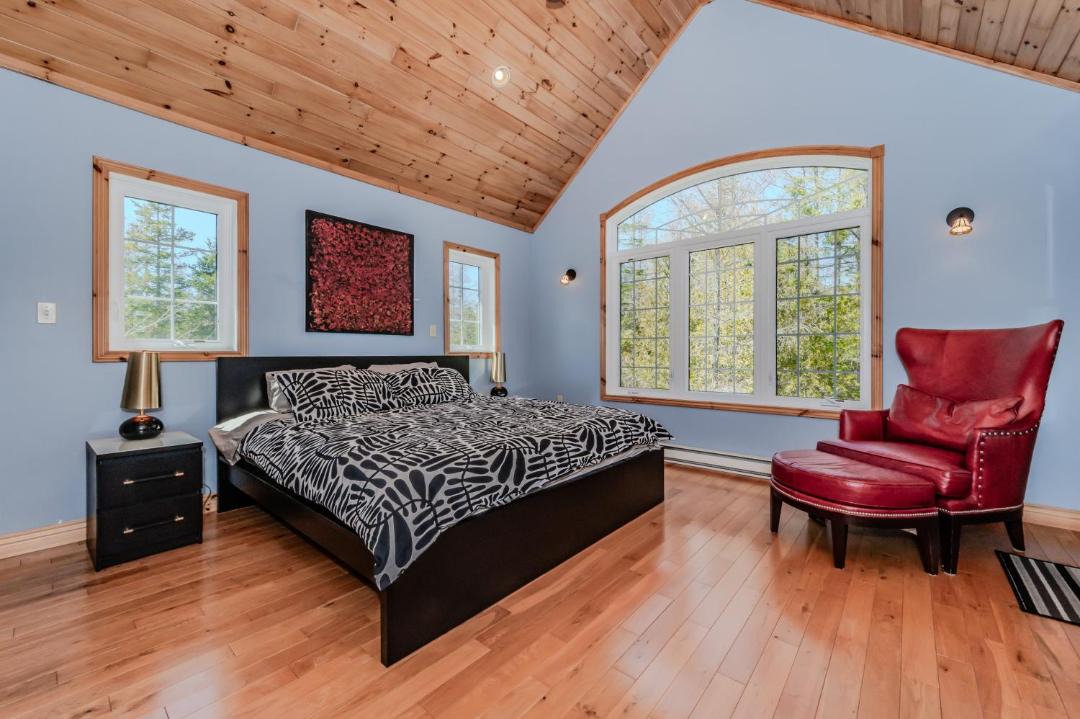 Photo of Bedroom in Colpoys Bay