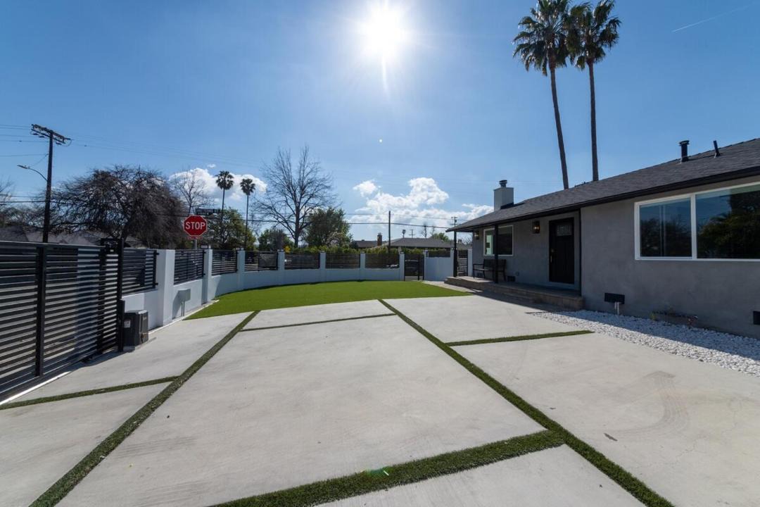 Photo of Others in Van Nuys