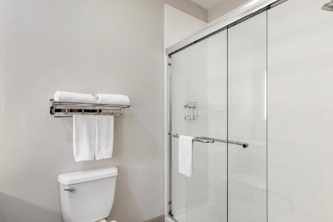 Photo of Bathroom in Alice