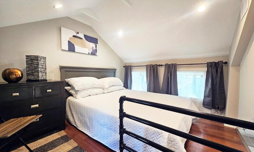 Photo of Bedroom in Forest Park