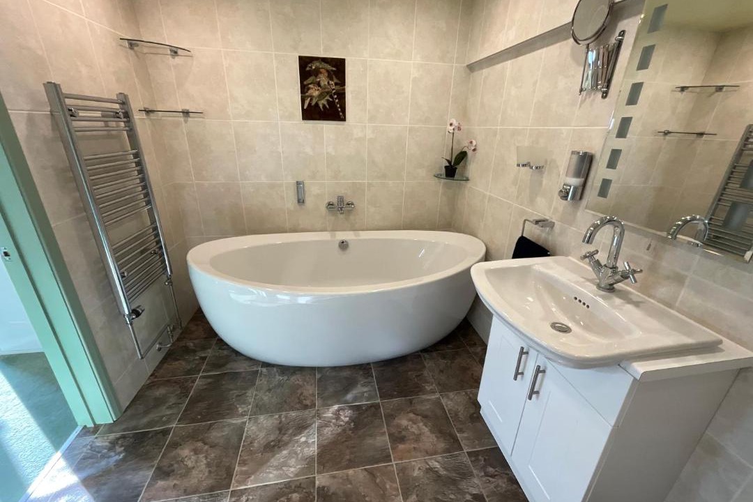 Photo of Bathroom in Elmstead Market