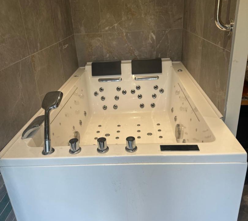 Photo of Bathroom in Saint-Pierre-de-Cormeilles