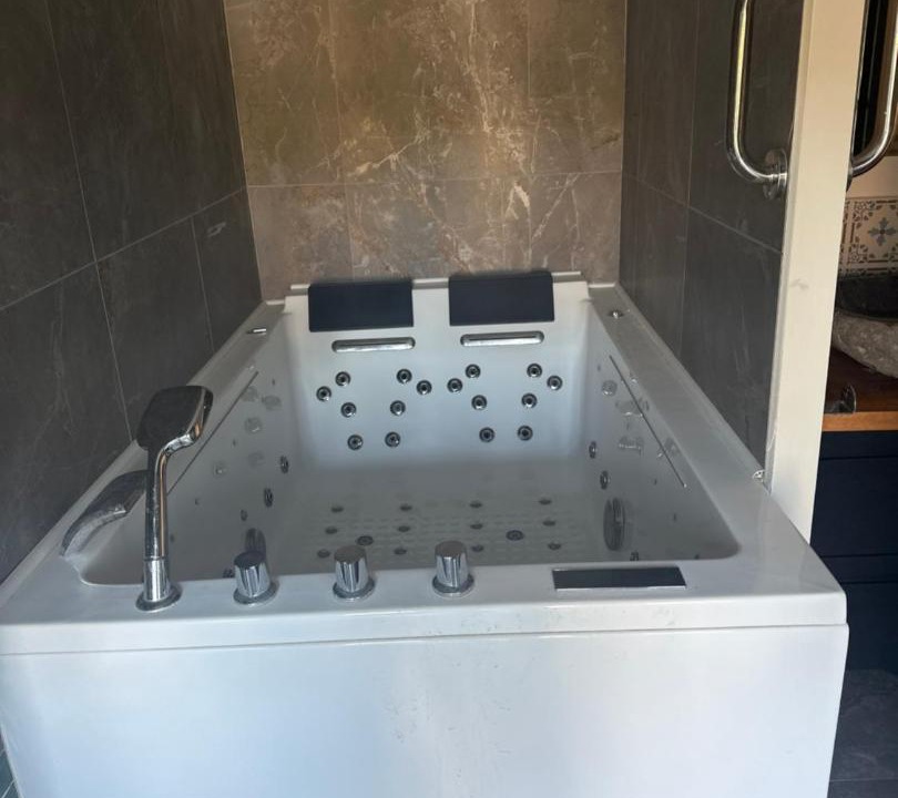 Photo of Bathroom in Saint-Pierre-de-Cormeilles