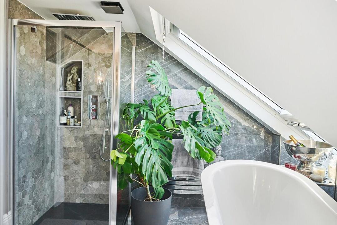 Photo of Bathroom in Knight's Hill