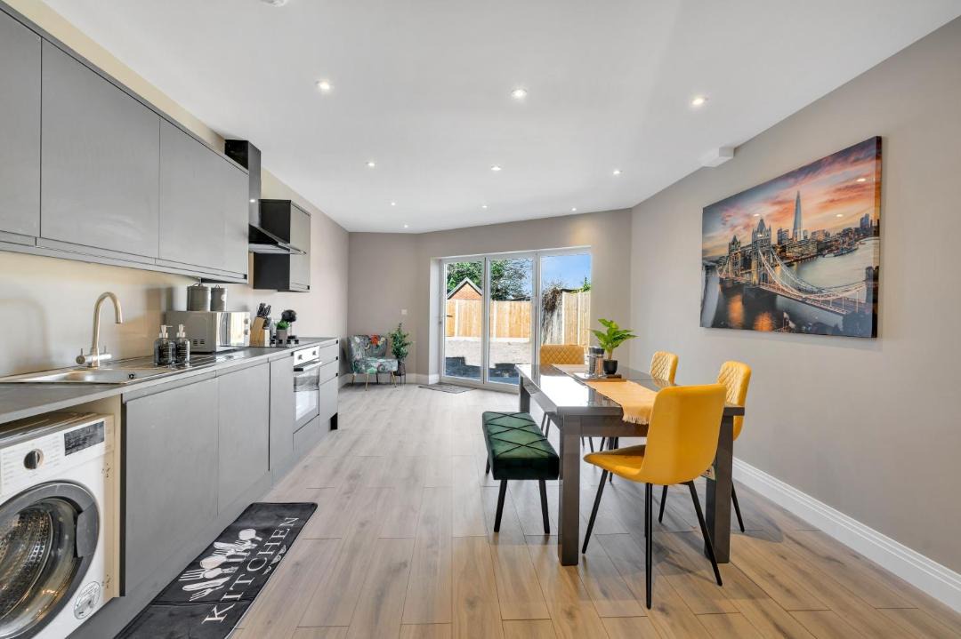 Photo of Kitchen in Heathrow Villages