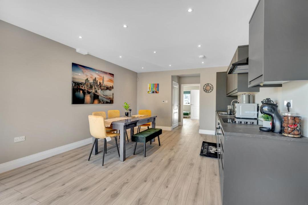 Photo of Kitchen in Heathrow Villages