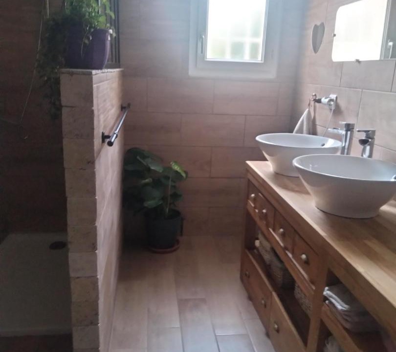Photo of Bathroom in Teloche