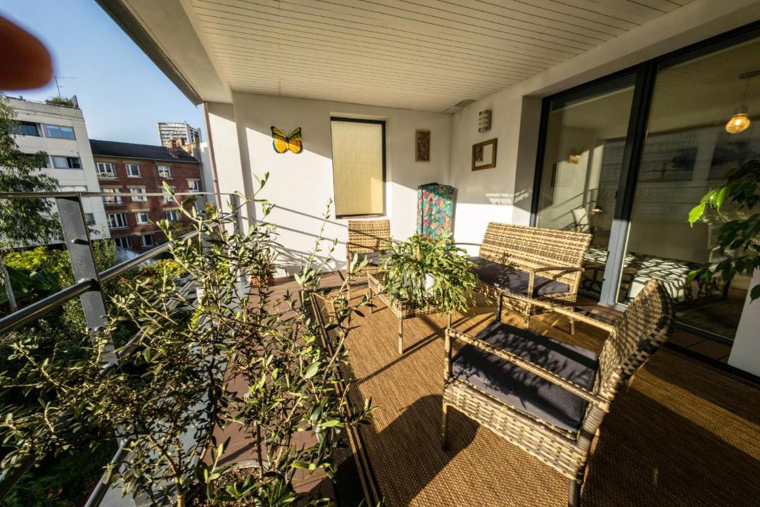 Photo of Patio Balcony in Republique–Point-du-Jour