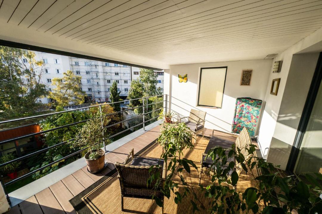 Photo of Patio Balcony in Republique–Point-du-Jour