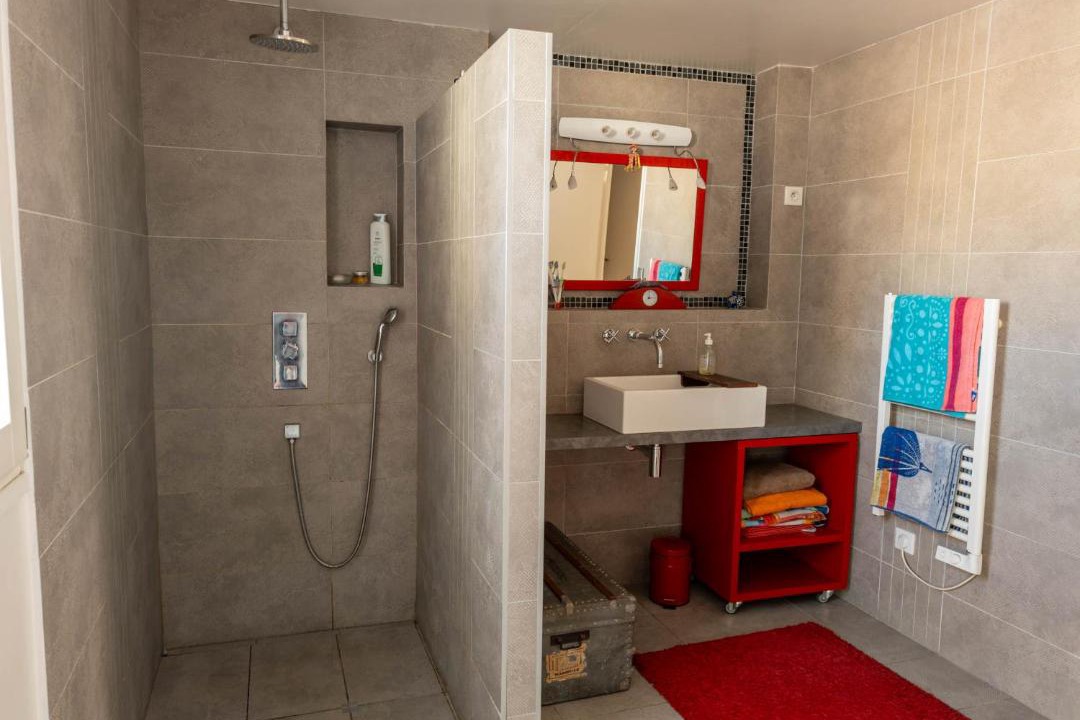 Photo of Bathroom in Republique–Point-du-Jour