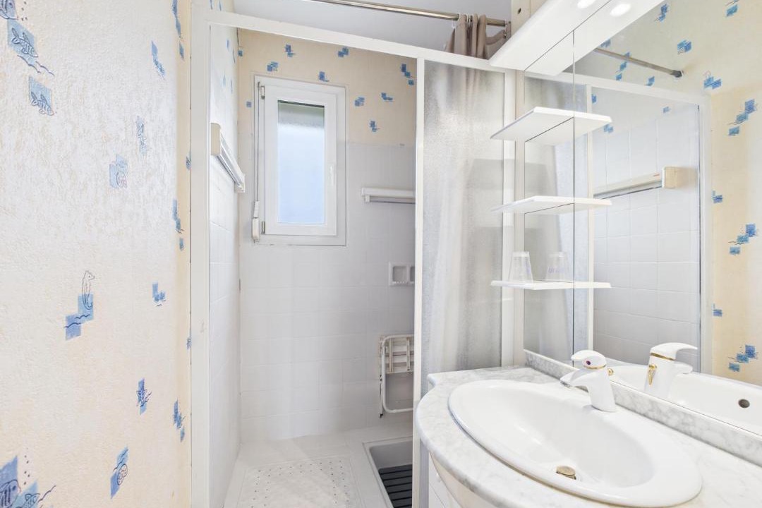 Photo of Bathroom in Romilly-sur-Seine