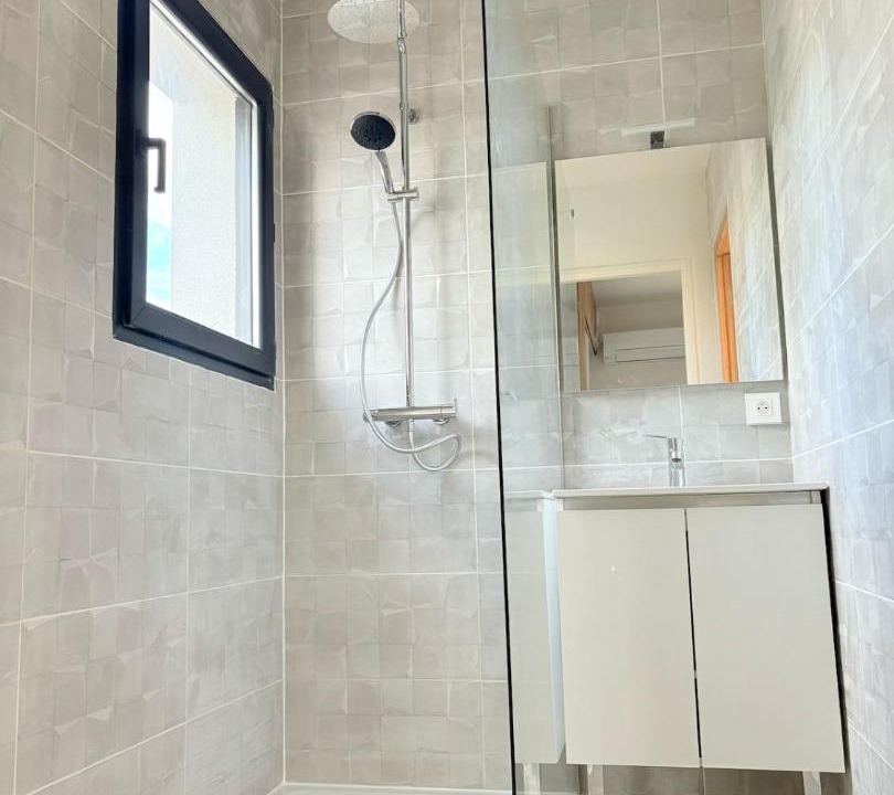 Photo of Bathroom in Teyran