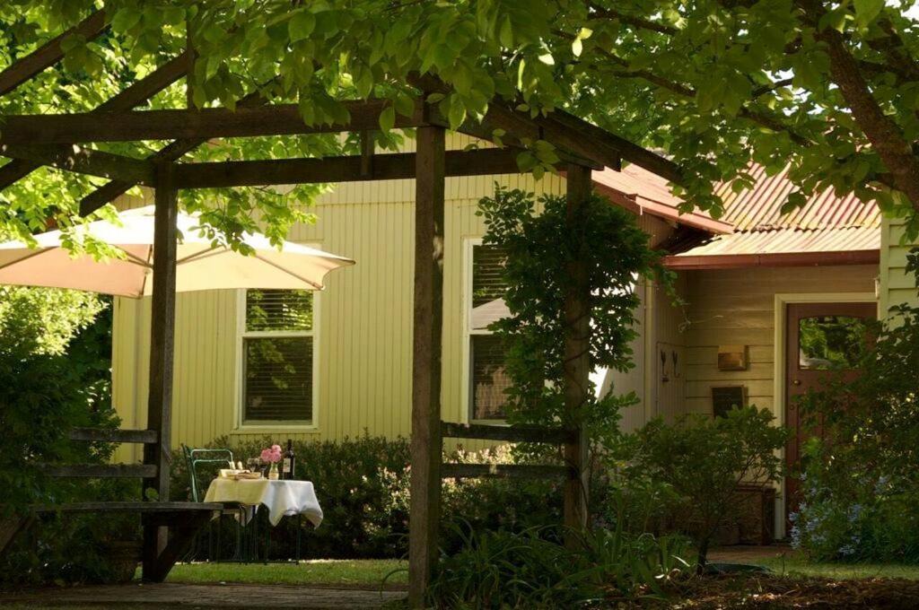 Photo of Buildings in Maintongoon