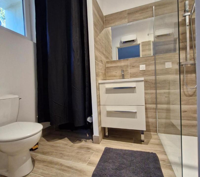 Photo of Bathroom in Saint-Etienne-du-Gres