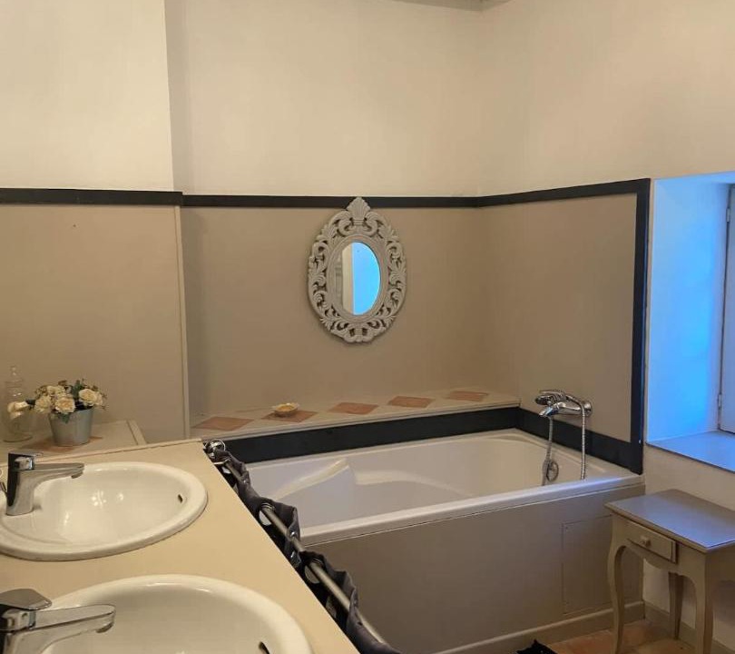 Photo of Bathroom in Arles