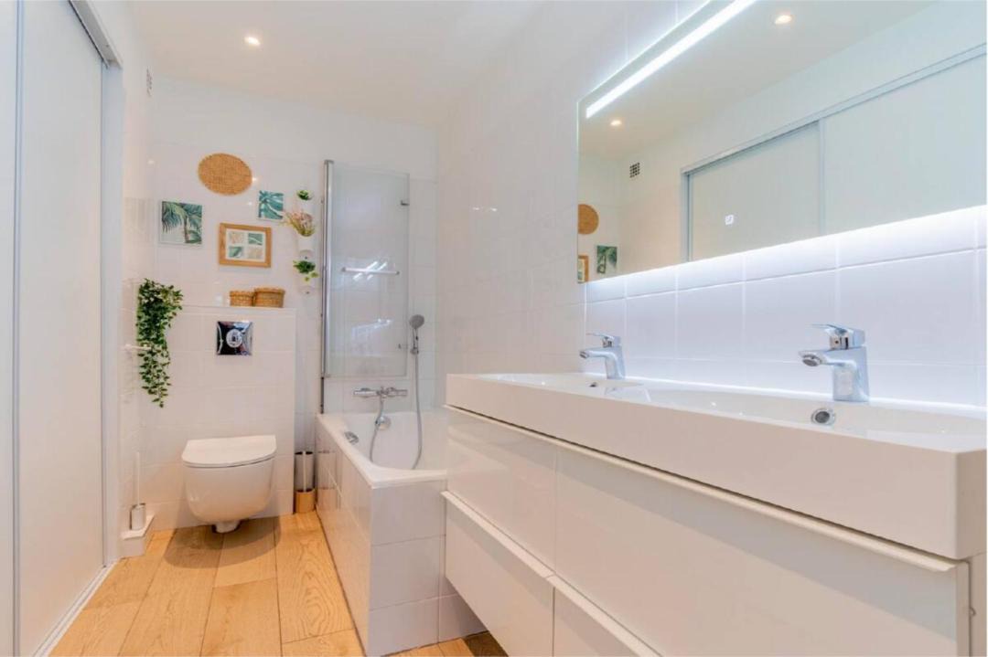 Photo of Bathroom in Saint-Cloud