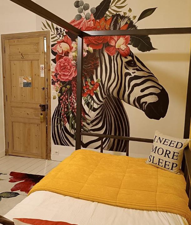 Photo of Others in Pons