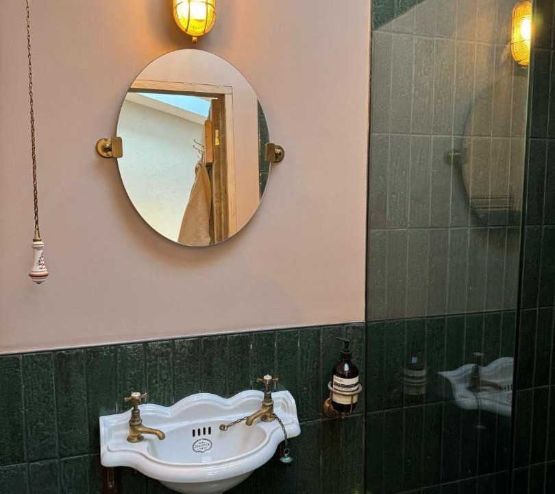 Photo of Bathroom in Upstreet