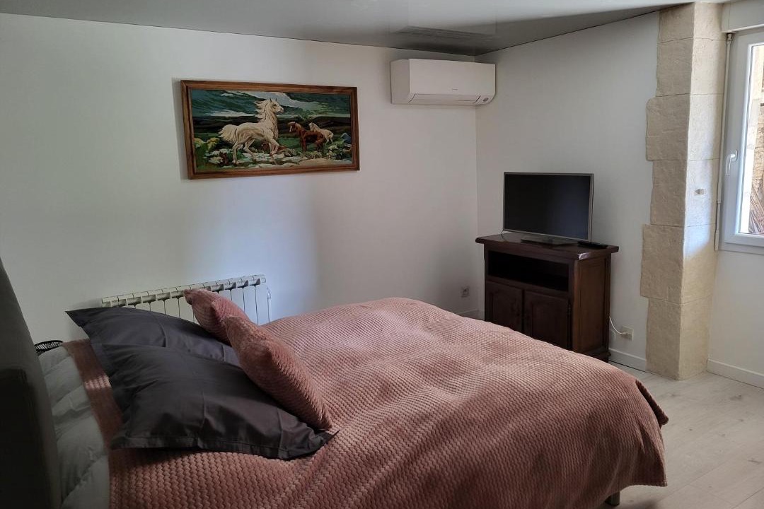 Photo of Bedroom in Noailles
