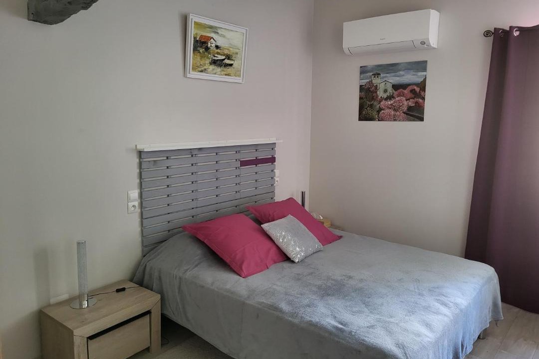 Photo of Bedroom in Noailles