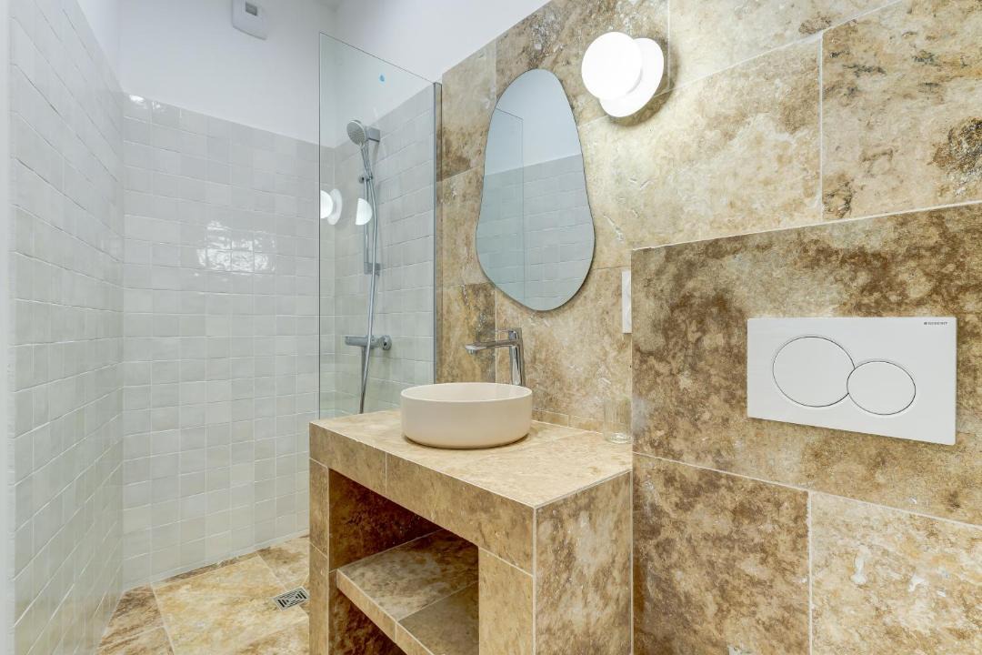 Photo of Bathroom in Griffon - Royale