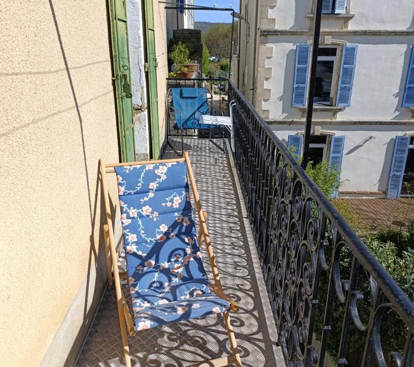 Photo of Patio Balcony in Saint-Georges-de-Luzencon