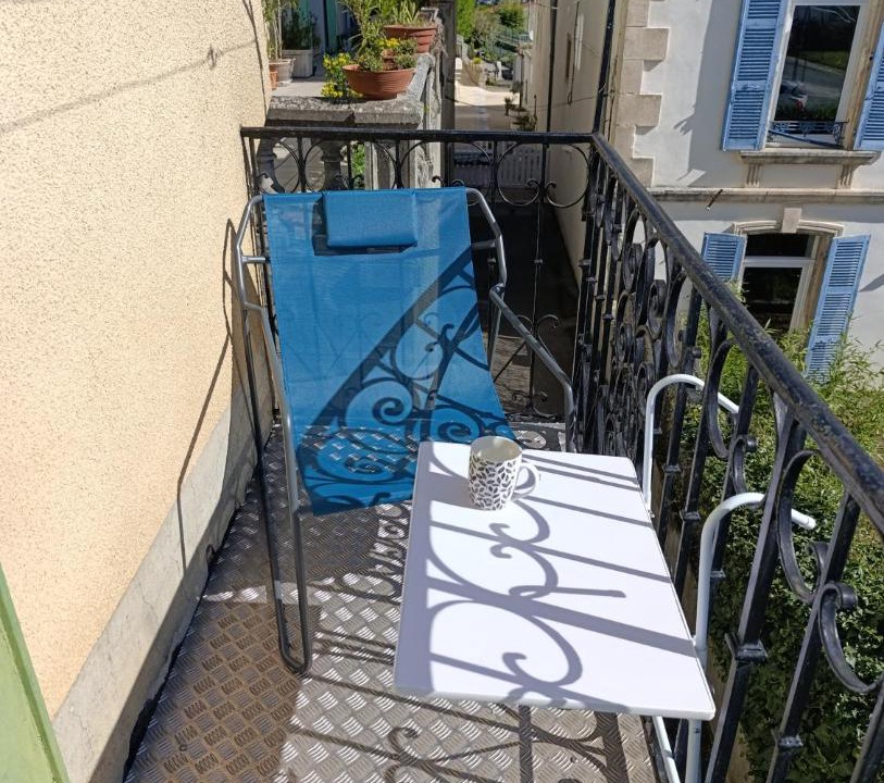 Photo of Patio Balcony in Saint-Georges-de-Luzencon