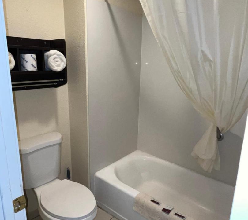 Photo of Bathroom in Lakeview