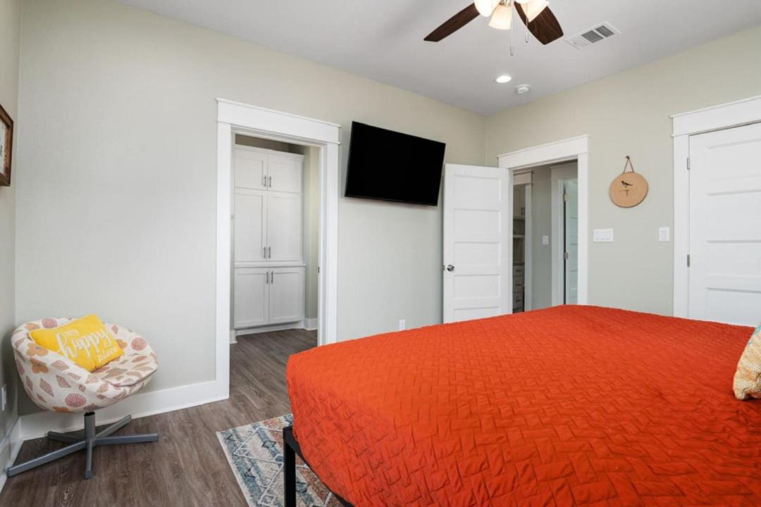 Photo of Bedroom in Crystal Beach