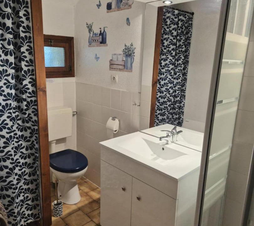 Photo of Bathroom in Longueville