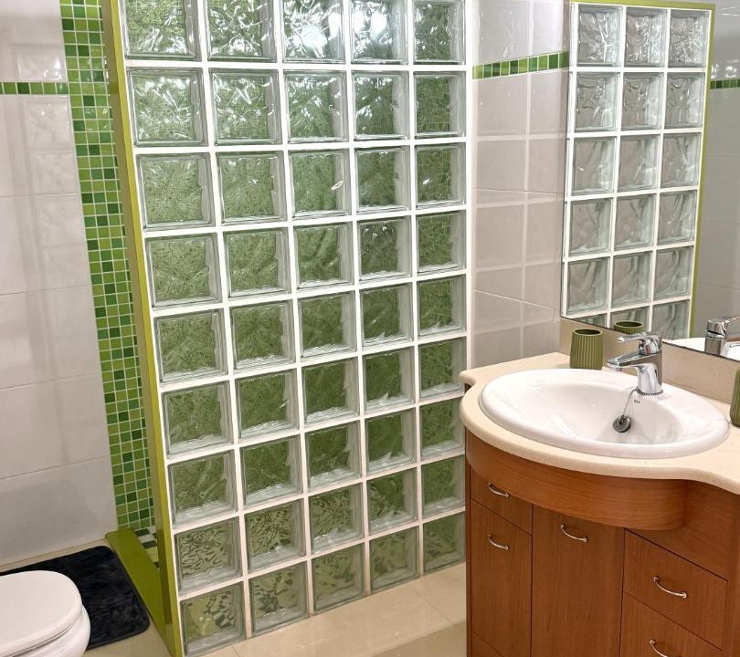 Photo of Bathroom in Camarles