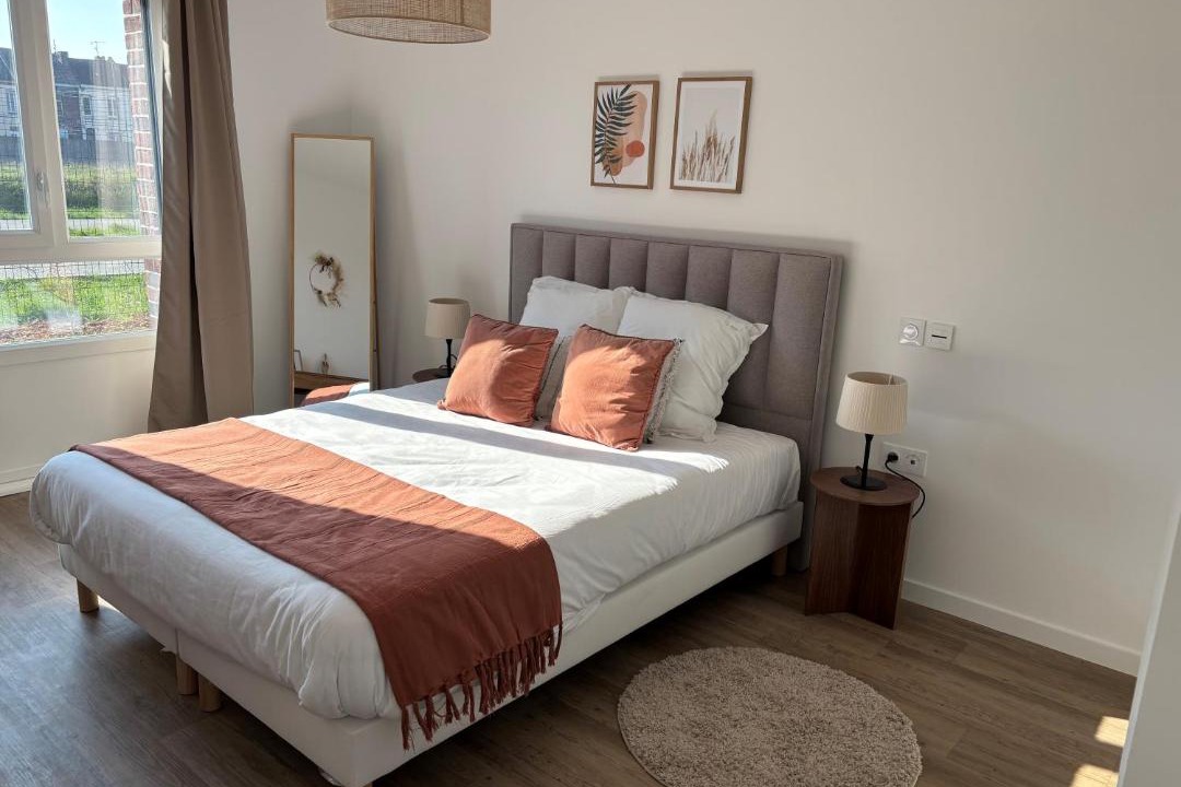 Photo of Bedroom in Lens