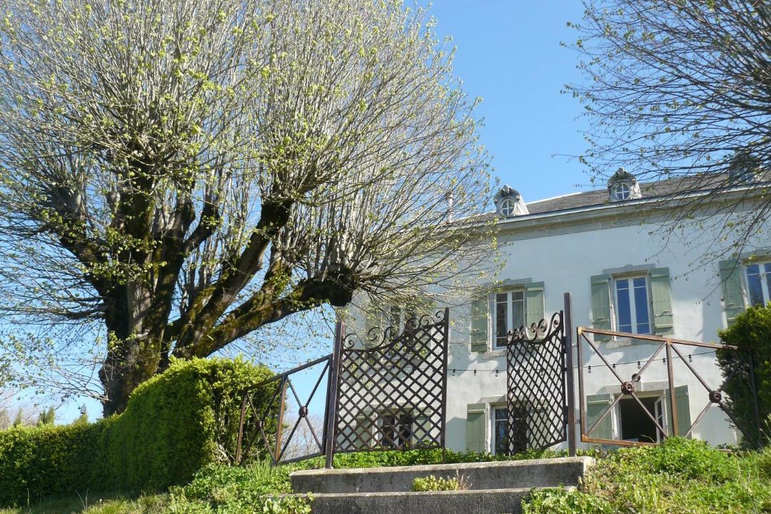 Photo of Others in Burlats