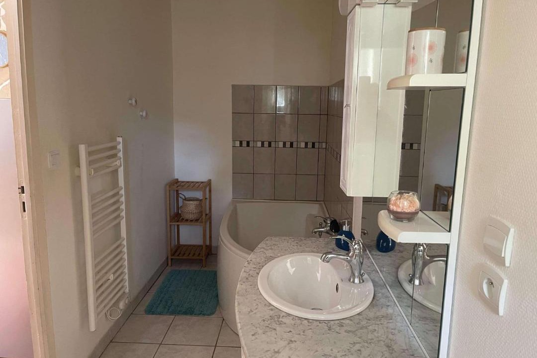 Photo of Others in Veuil