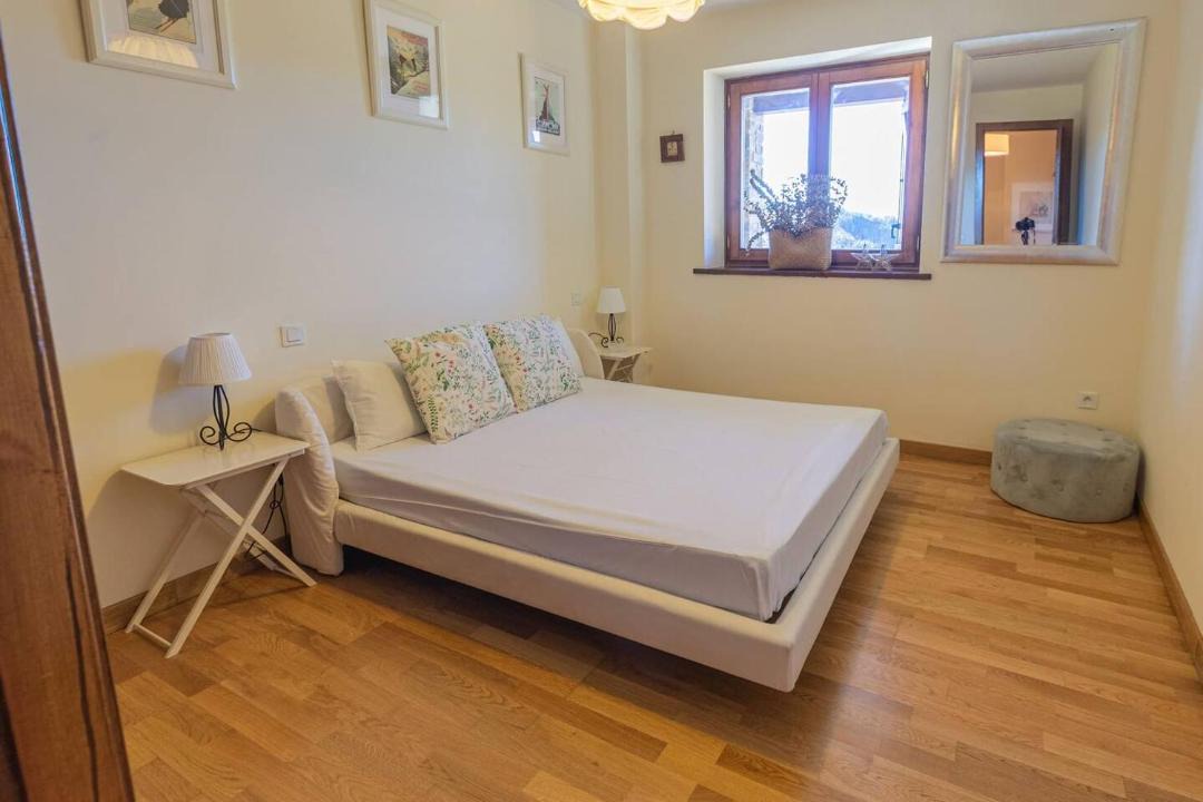 Photo of Bedroom in Estavar