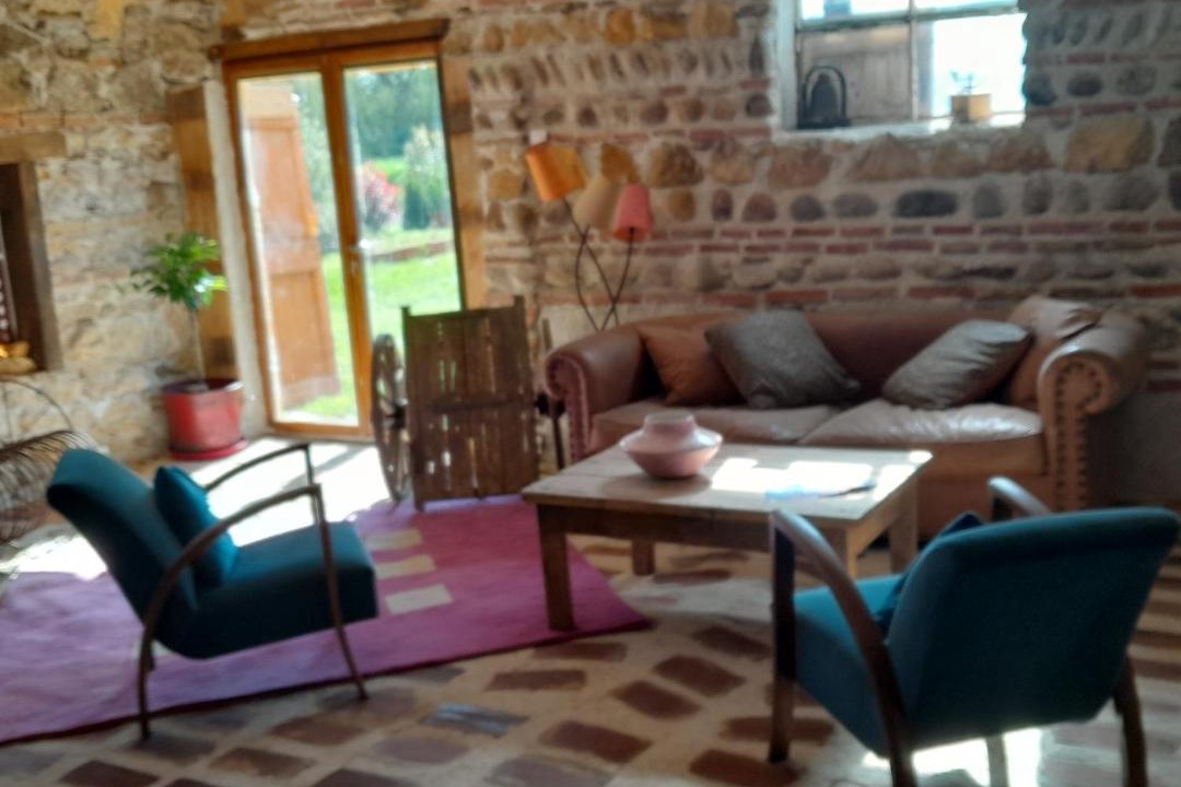 Photo of Livingroom in Saint-Denis-les-Bourg
